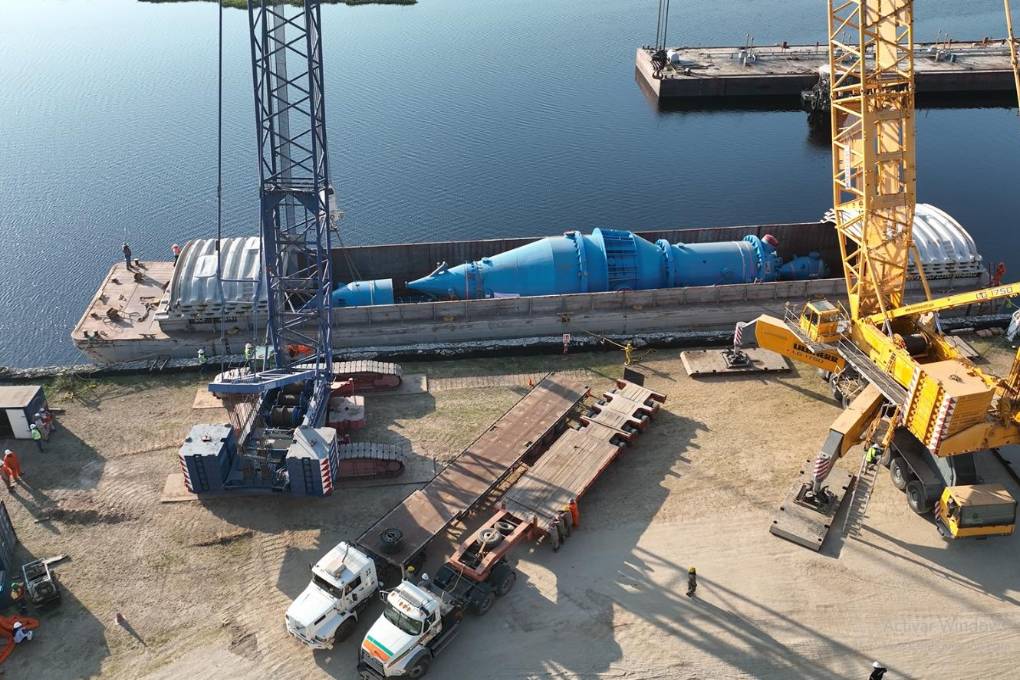 El reactor del Complejo Siderúrgico a su arribo al puerto Jennefer.