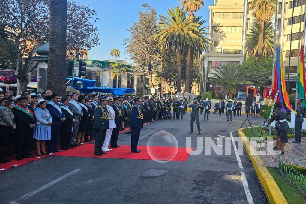 La Guarnición Militar rindió honores en Cochabamba