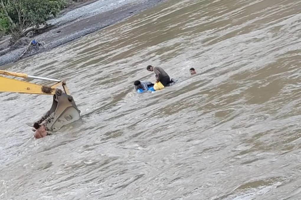 Labores de rescate en Tipuani