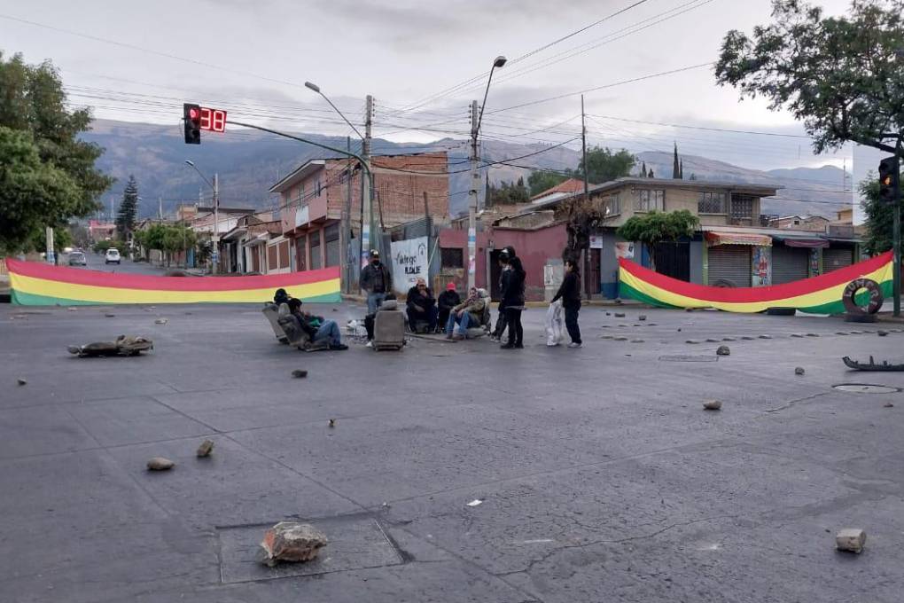 Bloquean en la avenida Circunvalación y Atahuallpa