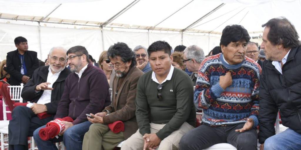Evo Morales y Carlos Mesa se encontraron en el aniversario de Always Ready