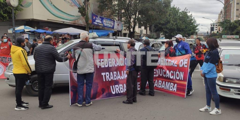 Este jueves los maestros bloquearon el centro de Cochabamba