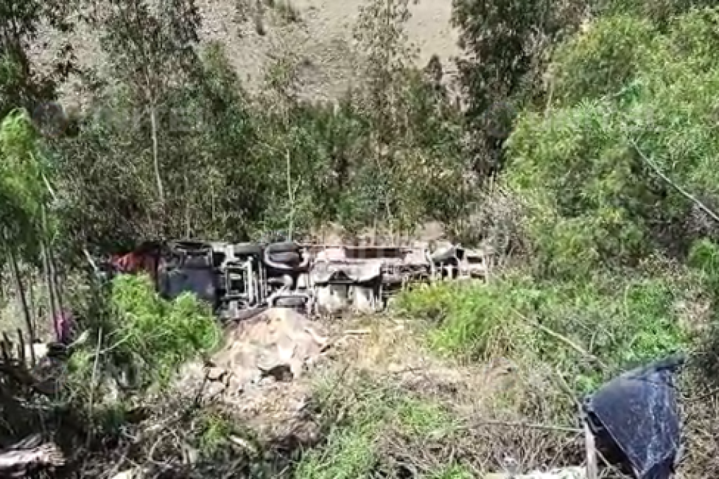 Bus se embarranca y deja al menos 10 heridos en la vía Santa Cruz – Cochabamba