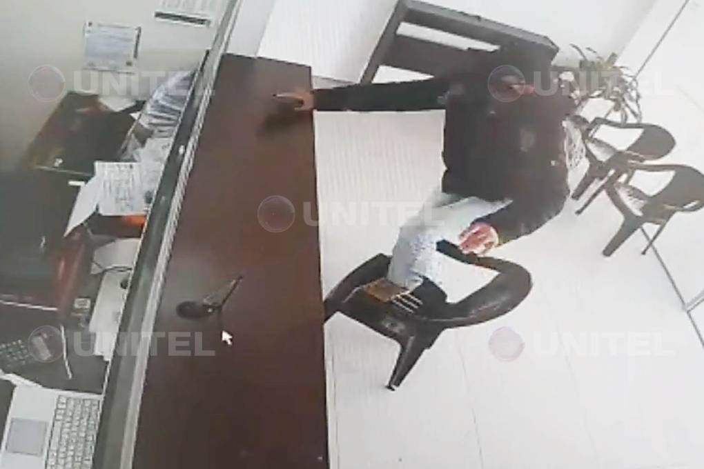 Video: Así fue el atraco a una casa de cambios, los delincuentes tardaron un minuto en el asalto