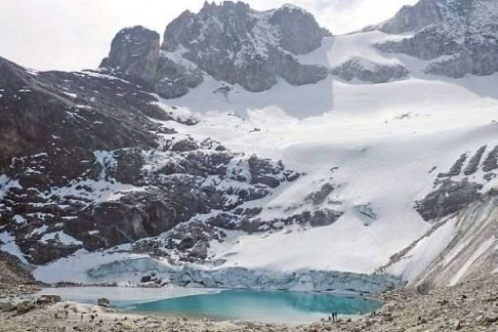Prohíben escalar el nevado de Charquini en La Paz por posible riesgo de avalancha