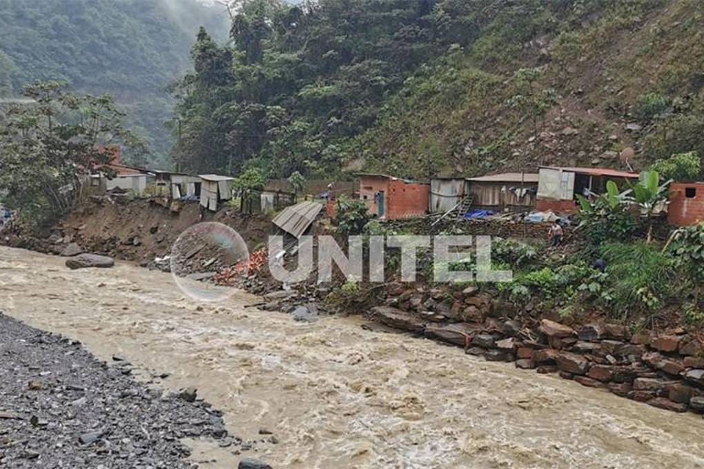 Casas que están situadas al borde del rio Chorito