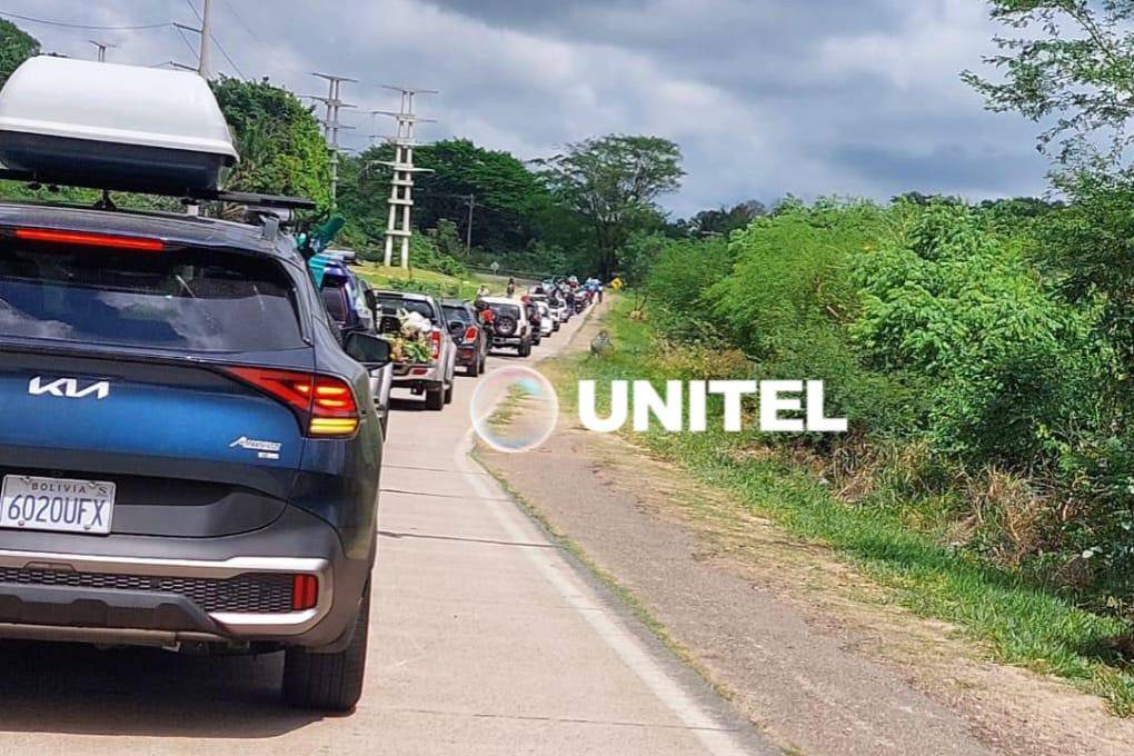 Caravana de motorizados en Santa Cruz 