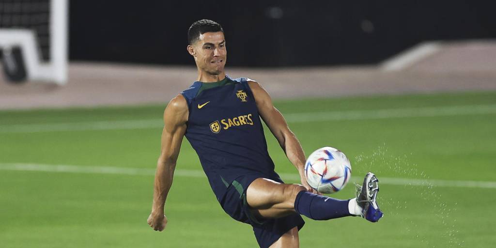 Cristiano Ronaldo se entrena con la selección portuguesa.