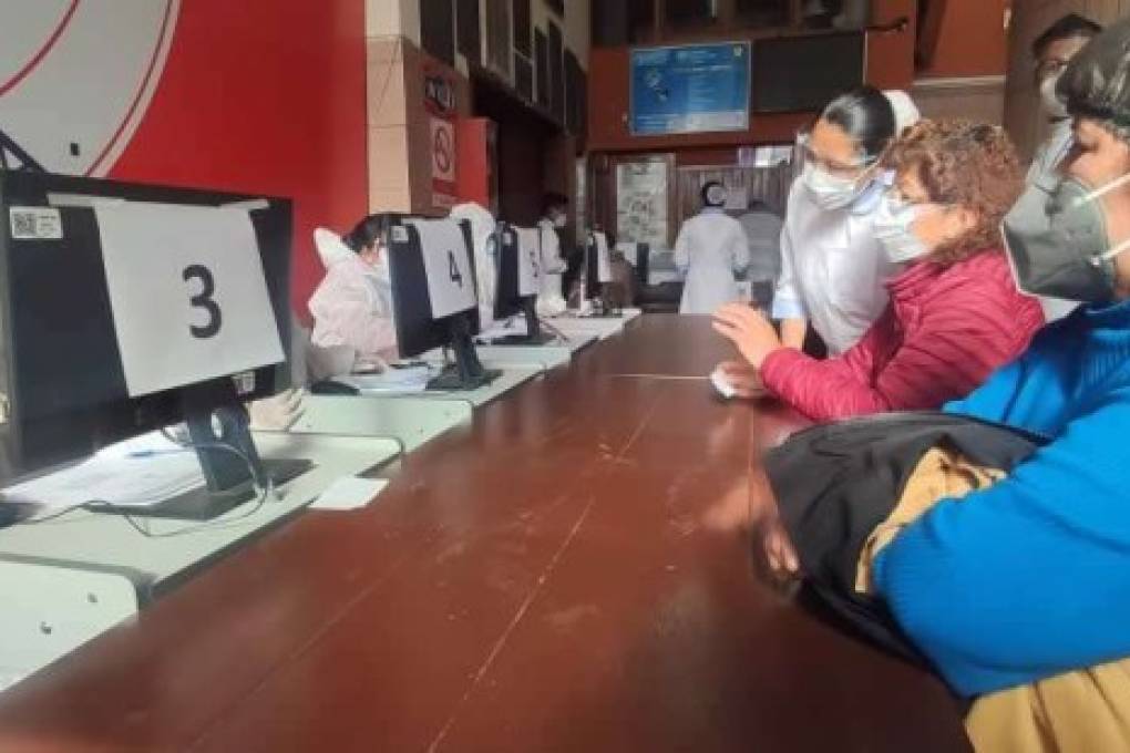6.400 dosis diarias se aplicarán en los ocho centros durante el plan piloto de vacunación en La Paz