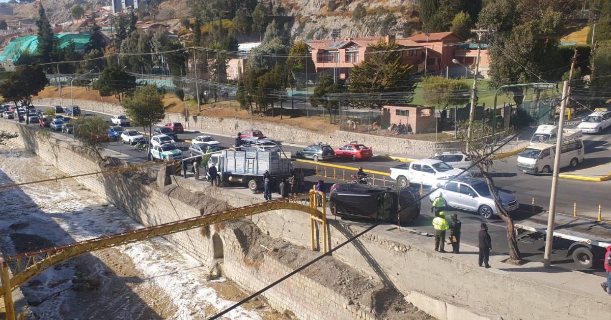 Choque múltiple en La Paz deja tres heridos y daños severos en dos ...