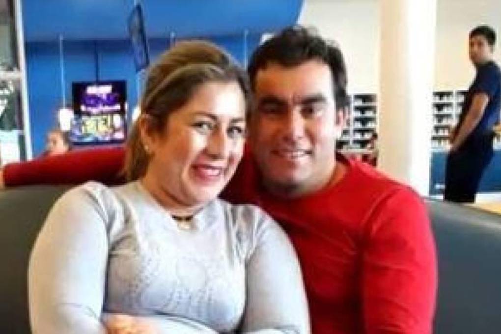 Erwin junto a su esposa