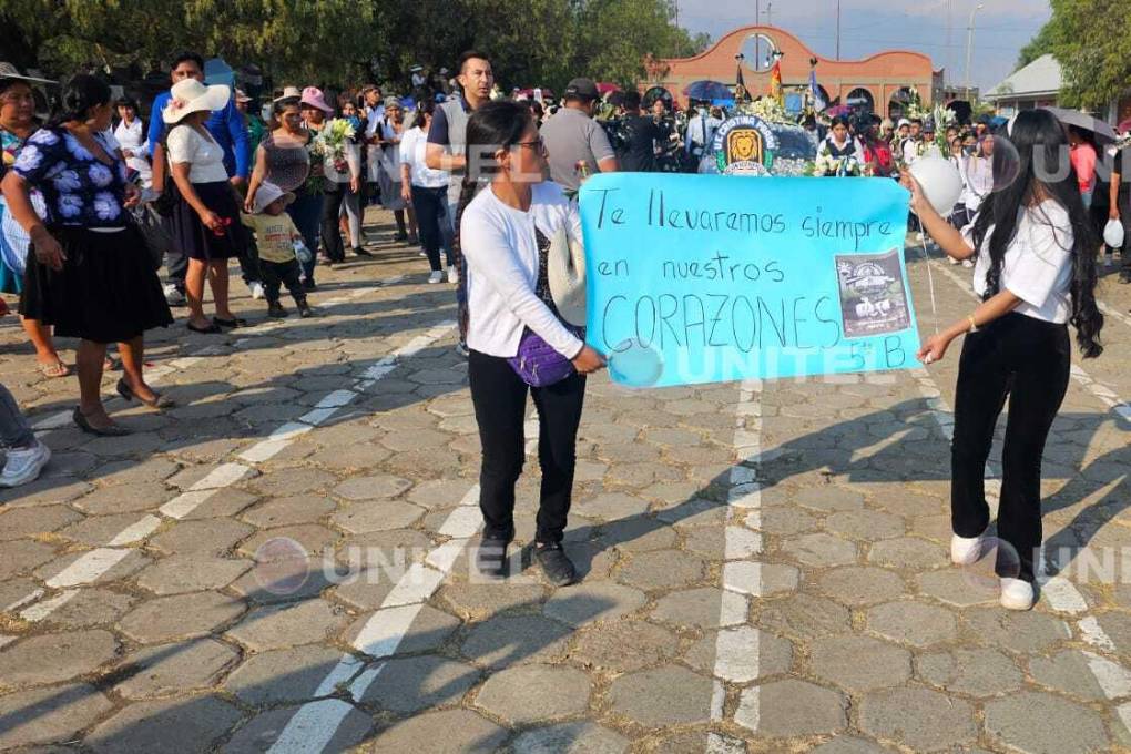 Pedidos de justicia en el cortejo fúnebre.