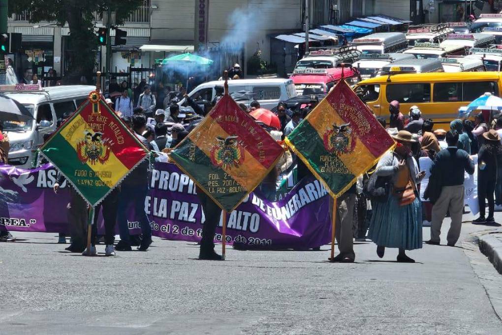 Protesta del sector funerario en La Paz.