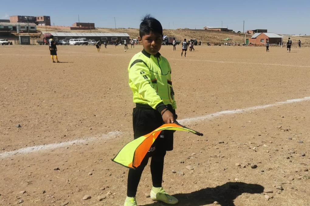 Erick Callejas, el árbitro más joven de Bolivia.
