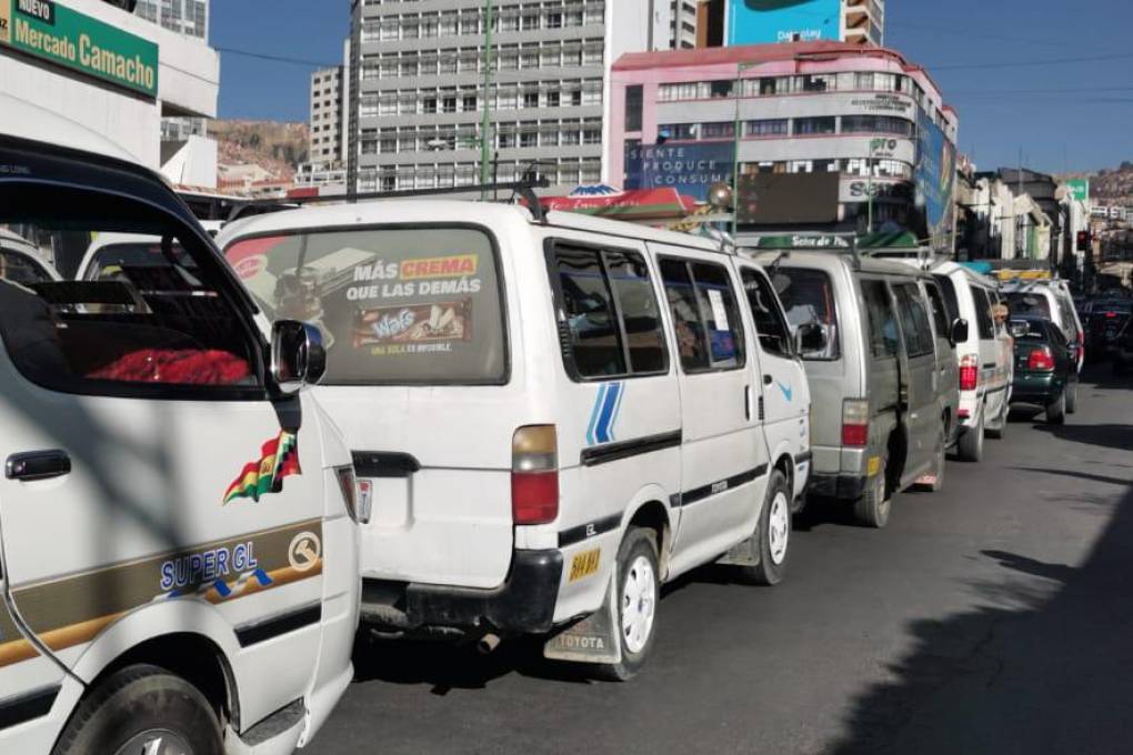 Regular la circulación en avenidas troncales de La Paz y El Alto ayudaría en el reordenamiento, dice experto