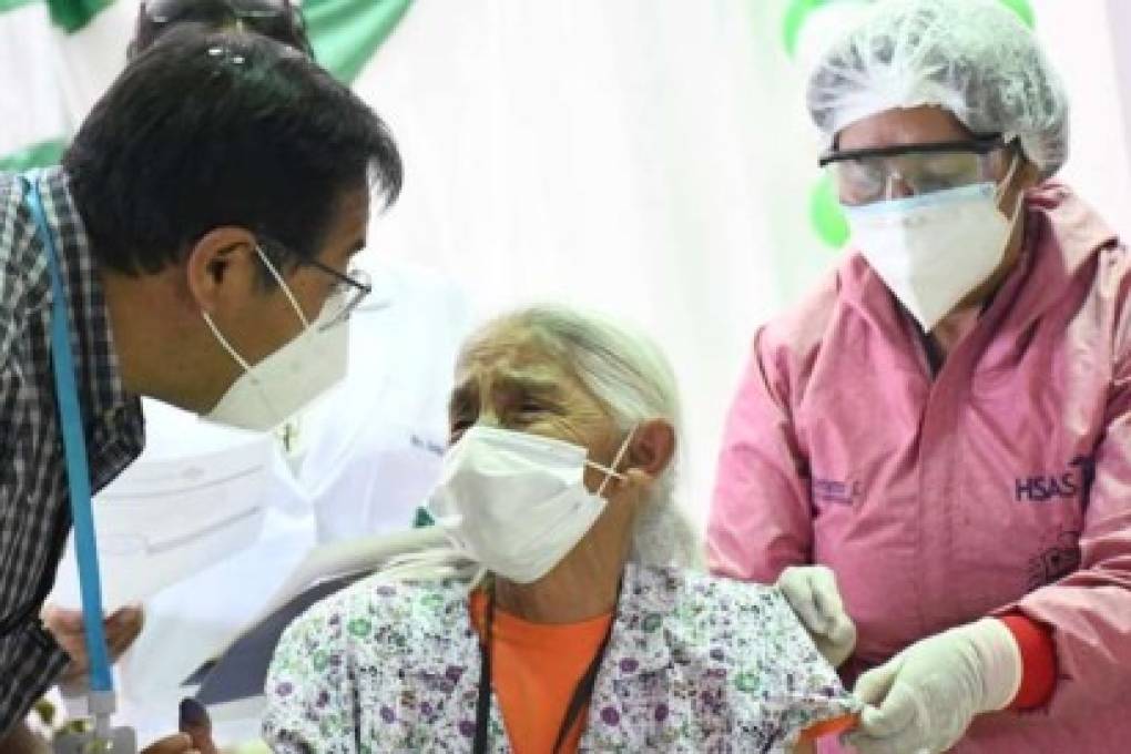 Sedes Chuquisaca inmunizó a adultos mayores y esperan dotación de nuevo lote de vacunas