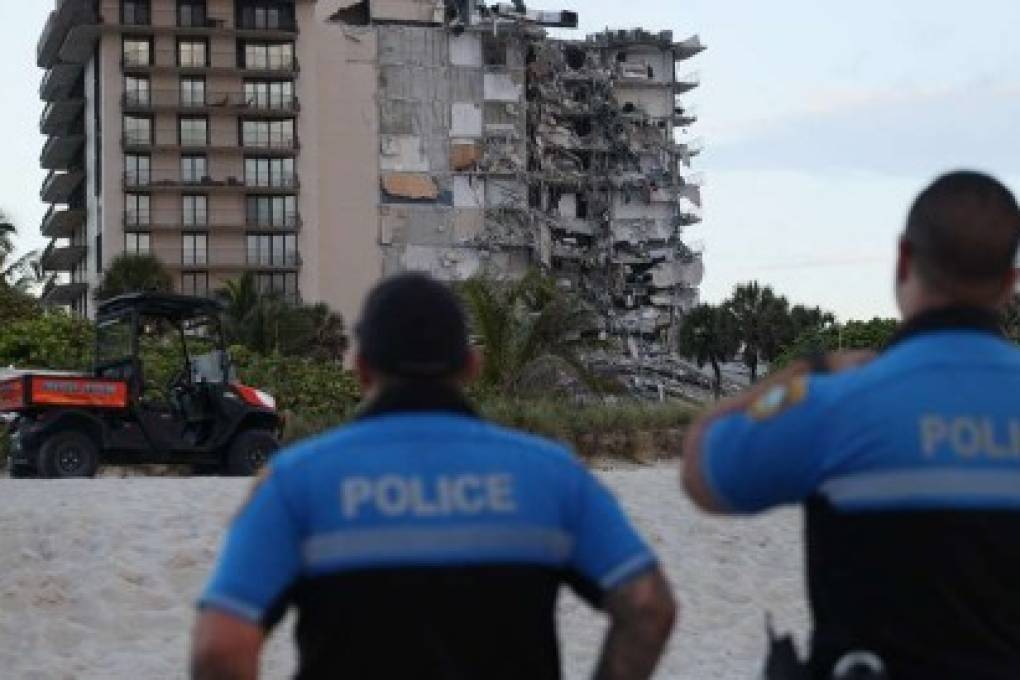 Video: el momento exacto en el que se derrumba un edificio de 12 pisos en Miami