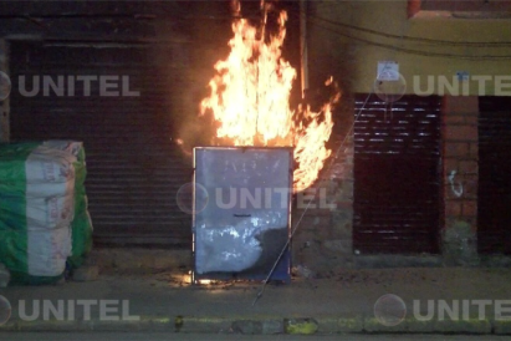 Cochabamba: El fuego consume una caseta de venta de coca y provoca la alerta de los vecinos