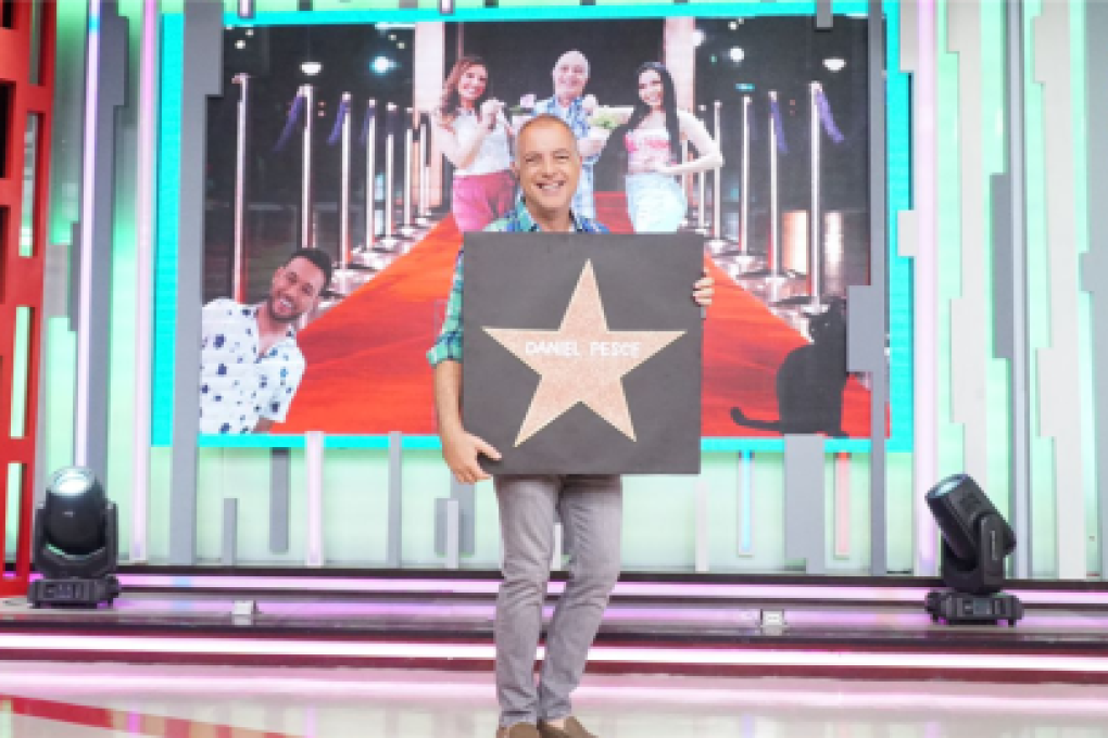 Daniel Pesce recibe “estrella de la fama” en La Batidora por sus 32 años de carrera musical