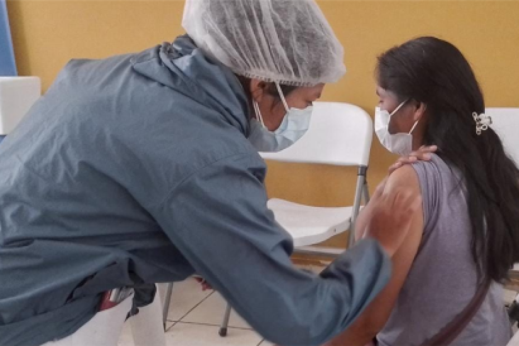 La población en Cochabamba acude a vacunarse (Foto: Ariel Buitrago)