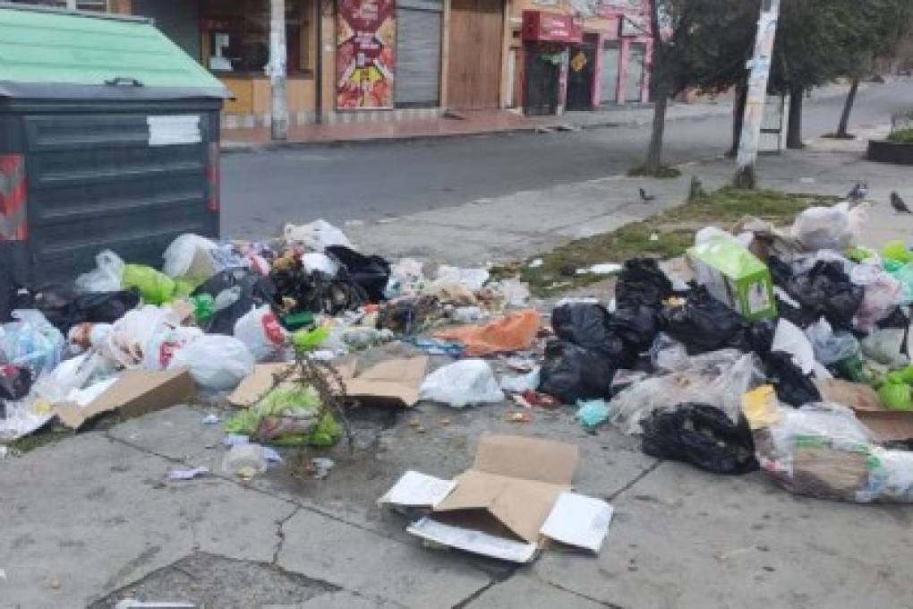 Sigue el conflicto por deudas con empresa de recolección de desechos y la basura se acumula en La Paz