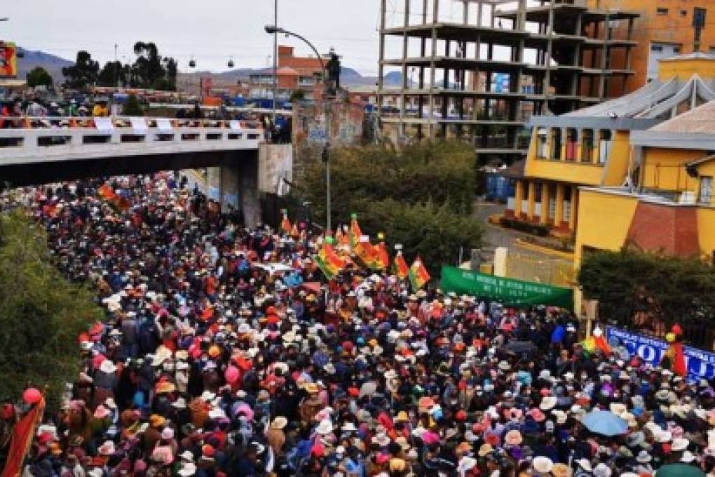 Concejo de El Alto aprueba el bono de Bs. 300 para estudiantes tras presión de los padres de familia