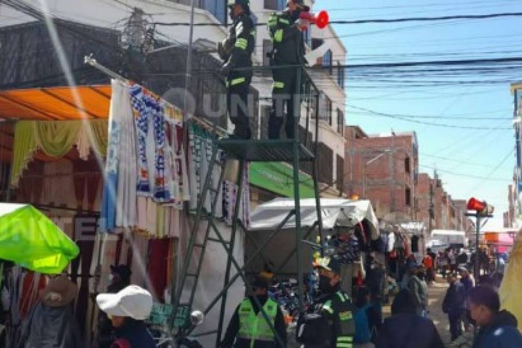 Policía apuesta por puntos elevados de vigilancia en la Feria 16 de Julio de El Alto