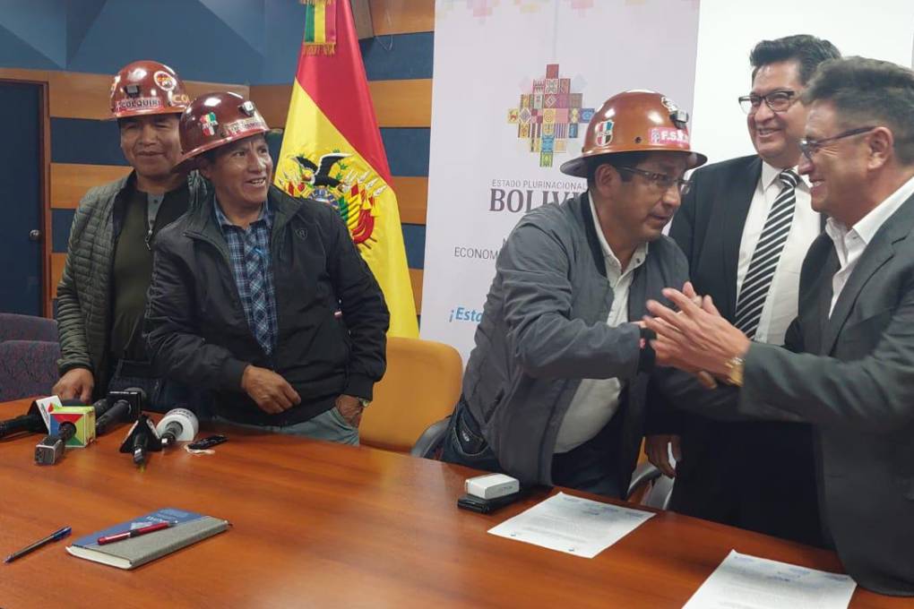Firma de acuerdo entre Gobierno y mineros de Colquiri