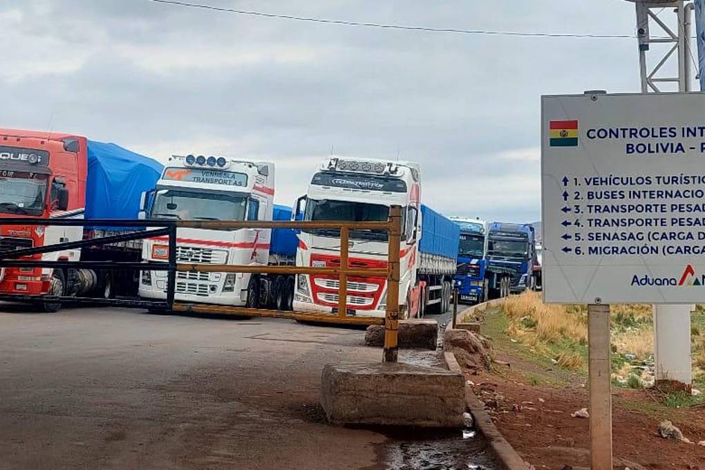 Camiones varados en la frontera