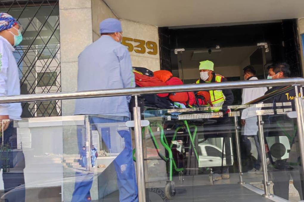 El herido es ingresado a una clínica privada de La Paz 