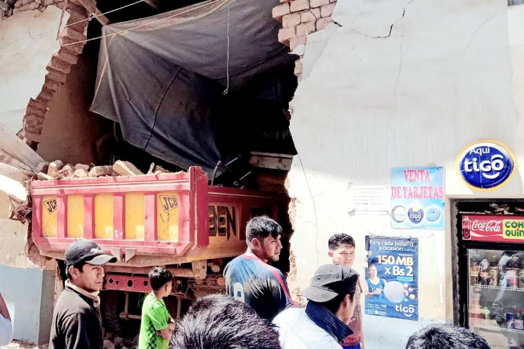 El chofer murió tras impactar contra el muro