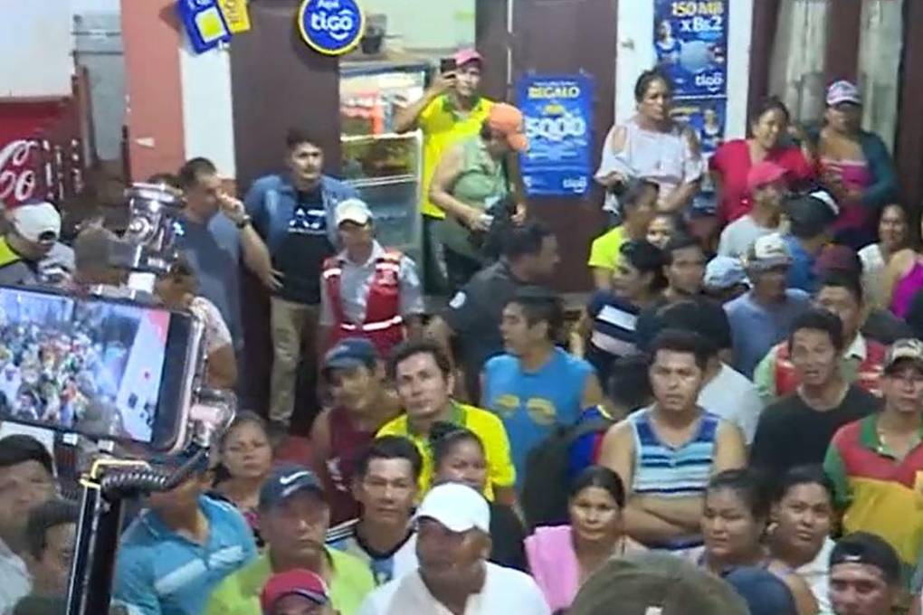 La protesta que evita la salida de ministros en Guayaramerín.