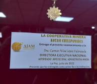 Medalla de oro en oficinas de la AJAM.