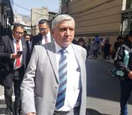 El alcalde de La Paz, Iván Arias, sale de la Fiscalía.