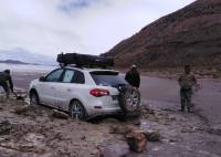El vehículo quedó enfangado en el Salar de Uyuni