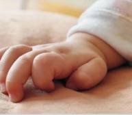 Imagen referencial de la mano de un bebé.
