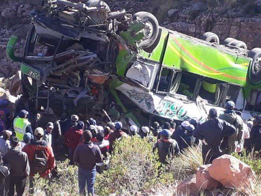 Embarrancamiento de un bus deja al menos tres muertos y diez heridos en ...