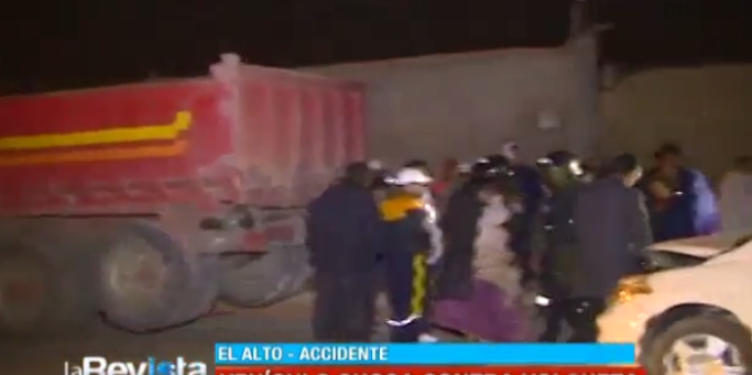 Dos heridos tras el choque de un vehículo contra una volqueta en El Alto