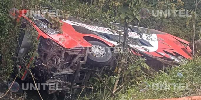 18 muertos y 20 heridos tras embarrancamiento de bus en la vía ...