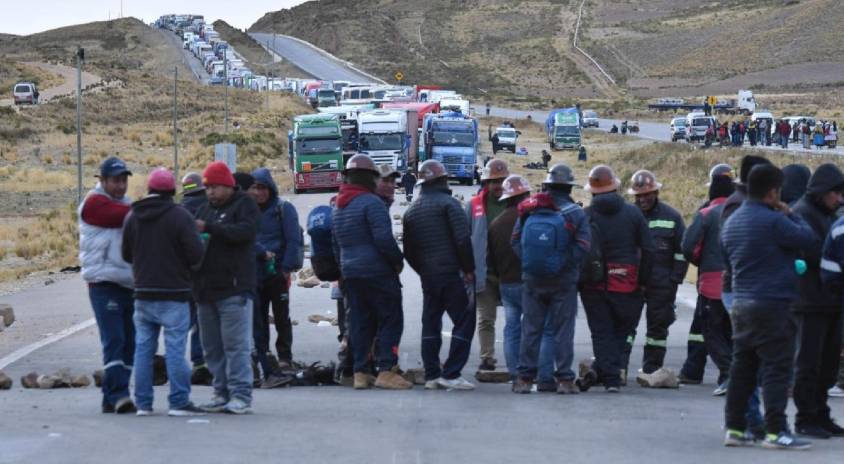 Los mineros bloquearon por varios días la ruta Oruro-La Paz