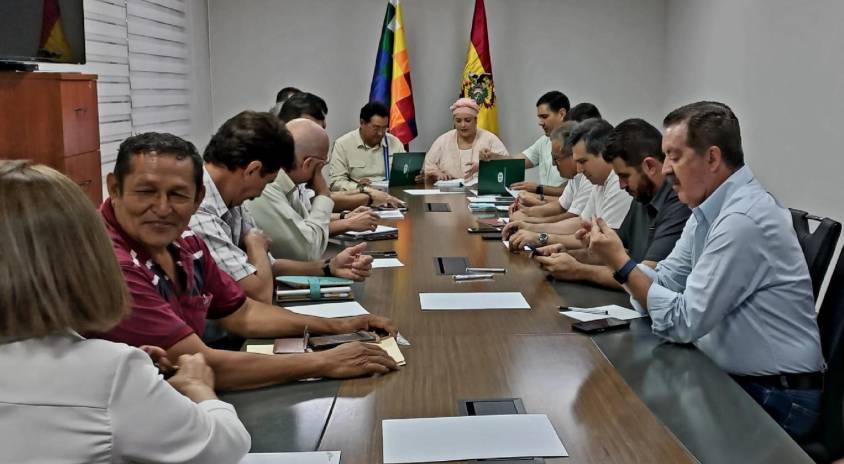 La reunión se instaló en las oficinas del Ministerio de Hidrocarburos, en Santa Cruz