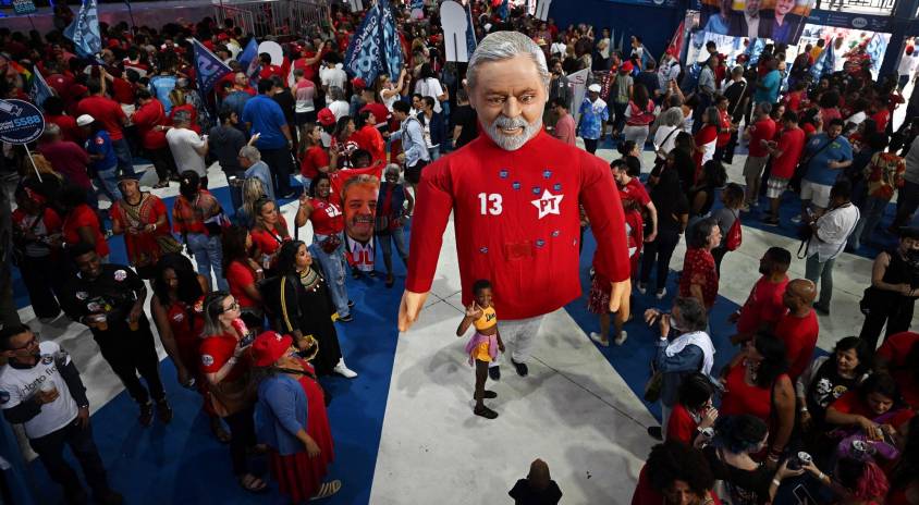 Las escuelas reconocen que Lula apoyó movimientos culturales relacionados a la samba