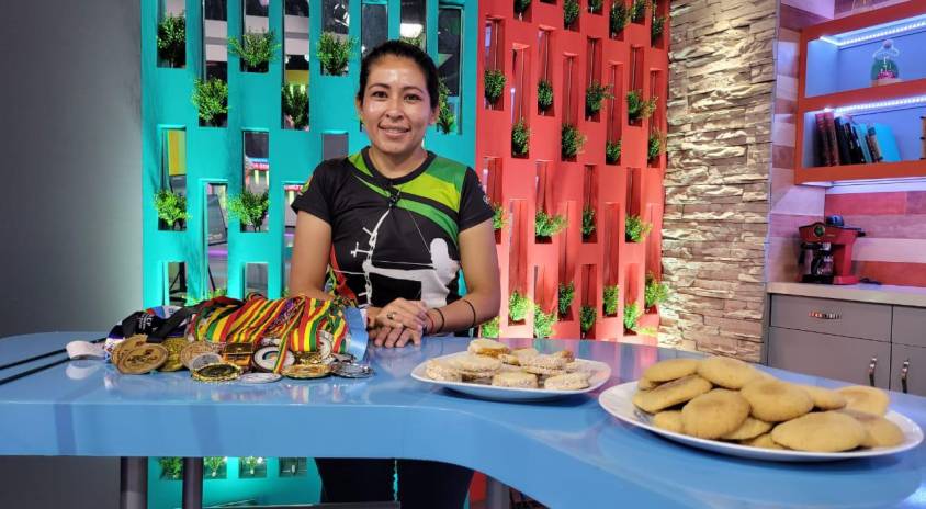 La deportista Melina Zurita vende alfajores y galletas para reunir fondos y viajar a una competencia