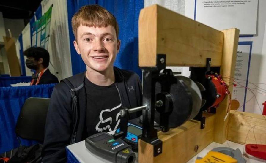 Joven de 17 años crea motor eléctrico que podría revolucionar la industria
